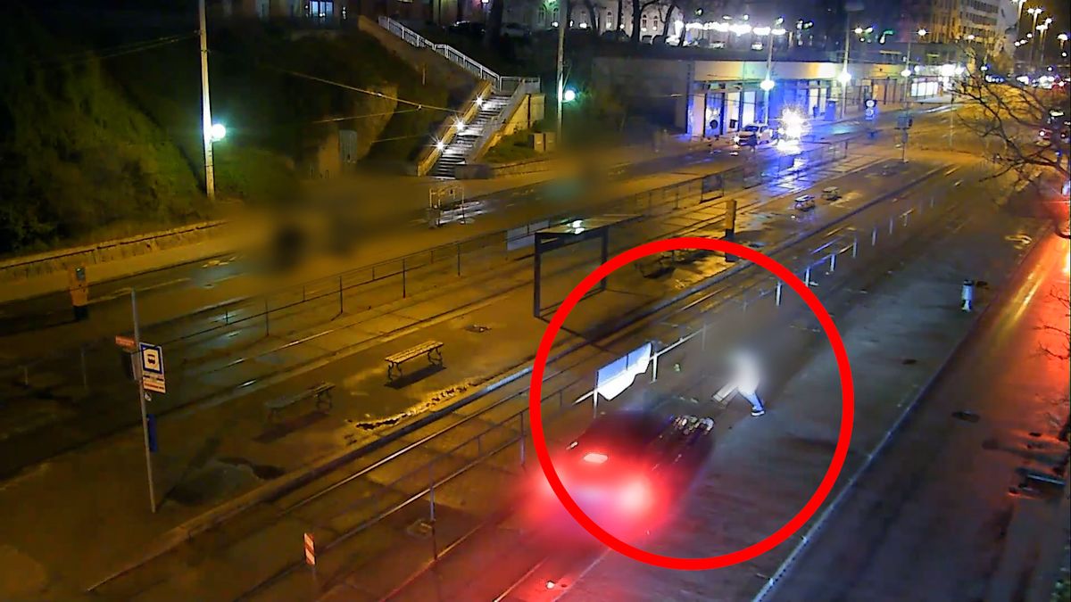 Opilý Polák v Brně smetl autem seniora o holi, pak ujížděl pěší zónou